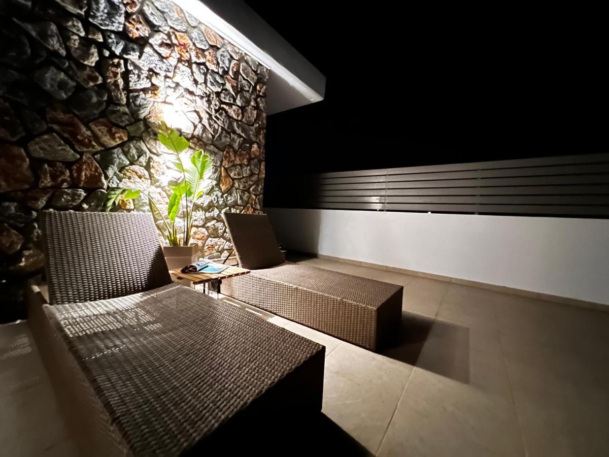 Odyssea Top View & Hot Jacuzzi Front Beach 클레마스티 외부 사진
